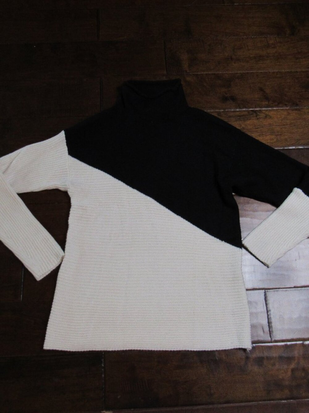 NY&C Colorblock Mock Neck Knit Sweater Black & White, Size Medium Minimalist
